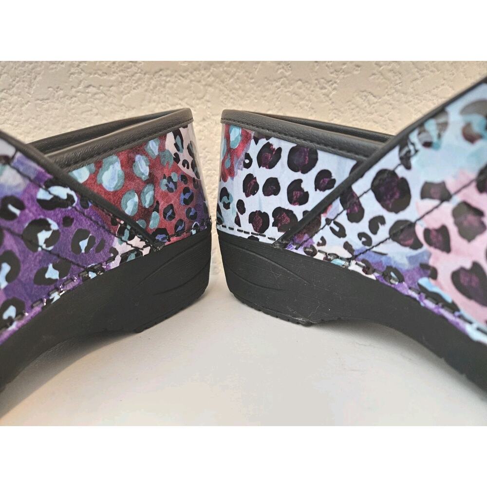 New! Dansko XP 2.0 Purple Leopard Patent Clogs Size 38, US 7.5-8 - Picture 8 of 13